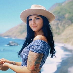 Meet your Posher, Sierra